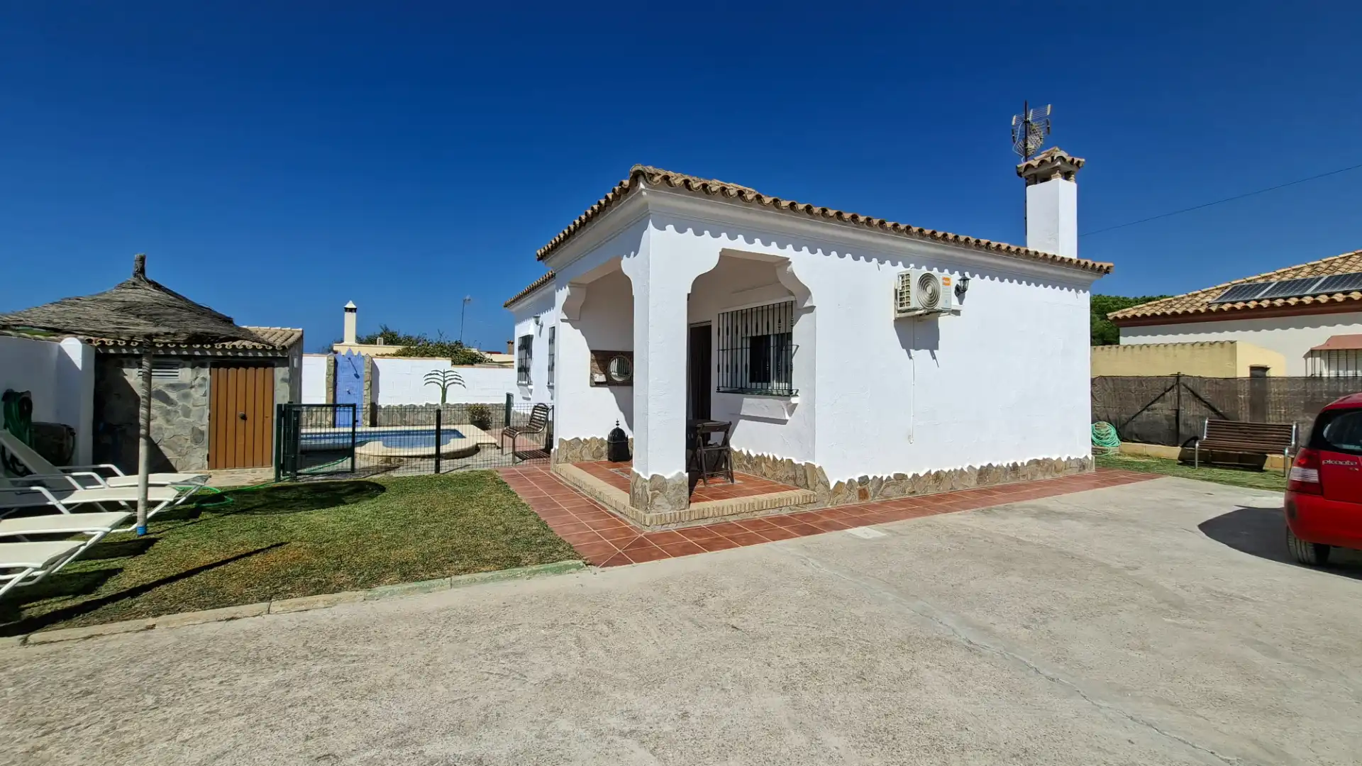 Chalet con piscina en venta en Las Lagunas - Campano