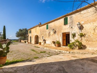 Casa rústica con piscina en venta en Ariany