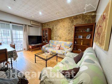 Maison avec balcon à vendre à Calle Mariana Colás