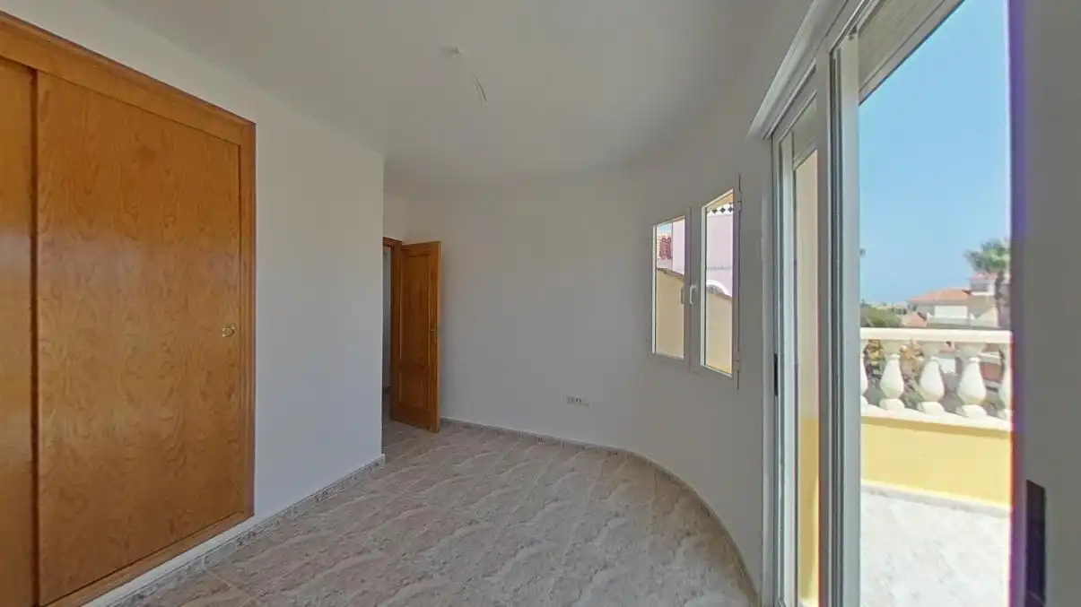 Casa adosada en venda a C/ Fluorita, Residencial Lomas de Cabo Roig , La Regia