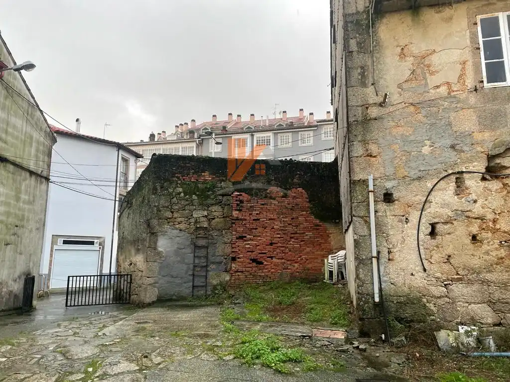 Exterior view of Buildings for sale in Santiago de Compostela 