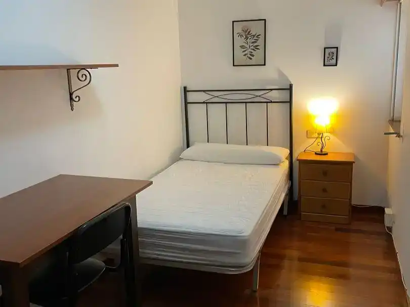 Habitación de Piso de alquiler en Oleiros con Parquet, Trastero y Amueblado