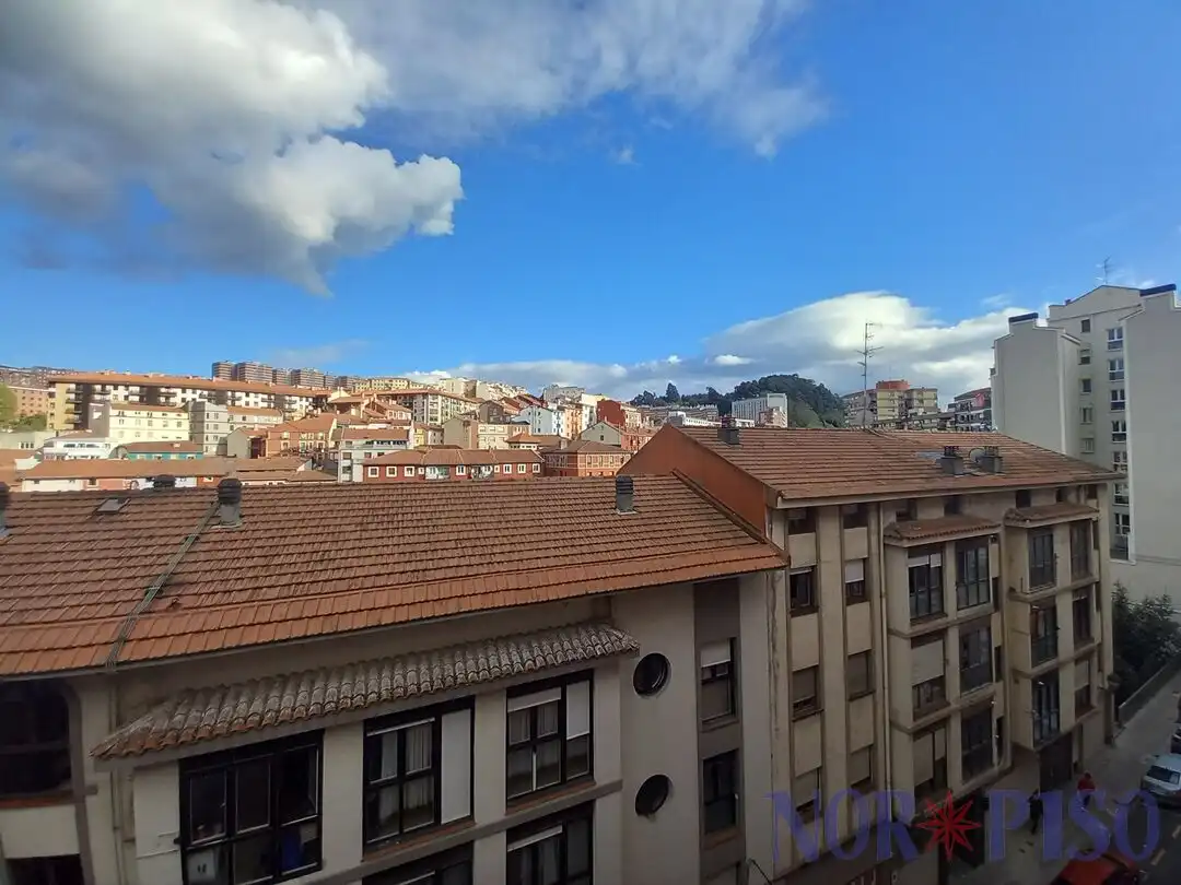 Vista exterior de Pis en venda en Ibaiondo