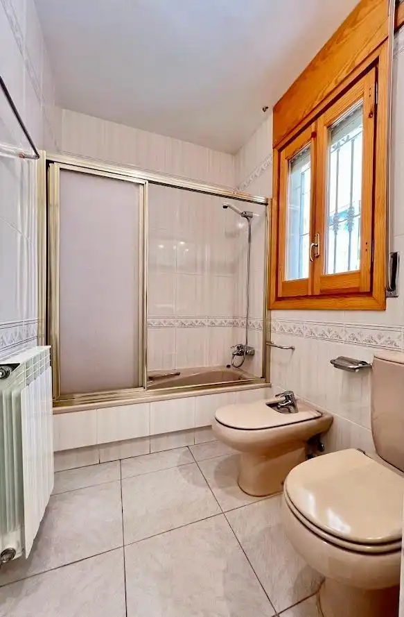 Bany de Casa o xalet en venda en Castellnou de Bages amb Jardí privat, Terrassa i Traster
