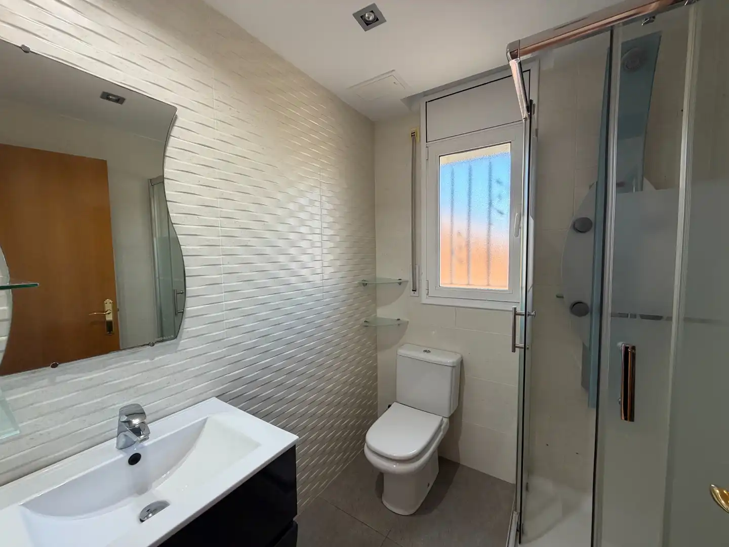 Semi-detached house with terrace for sale in Carrer Castell de Prades 10, imagen 32