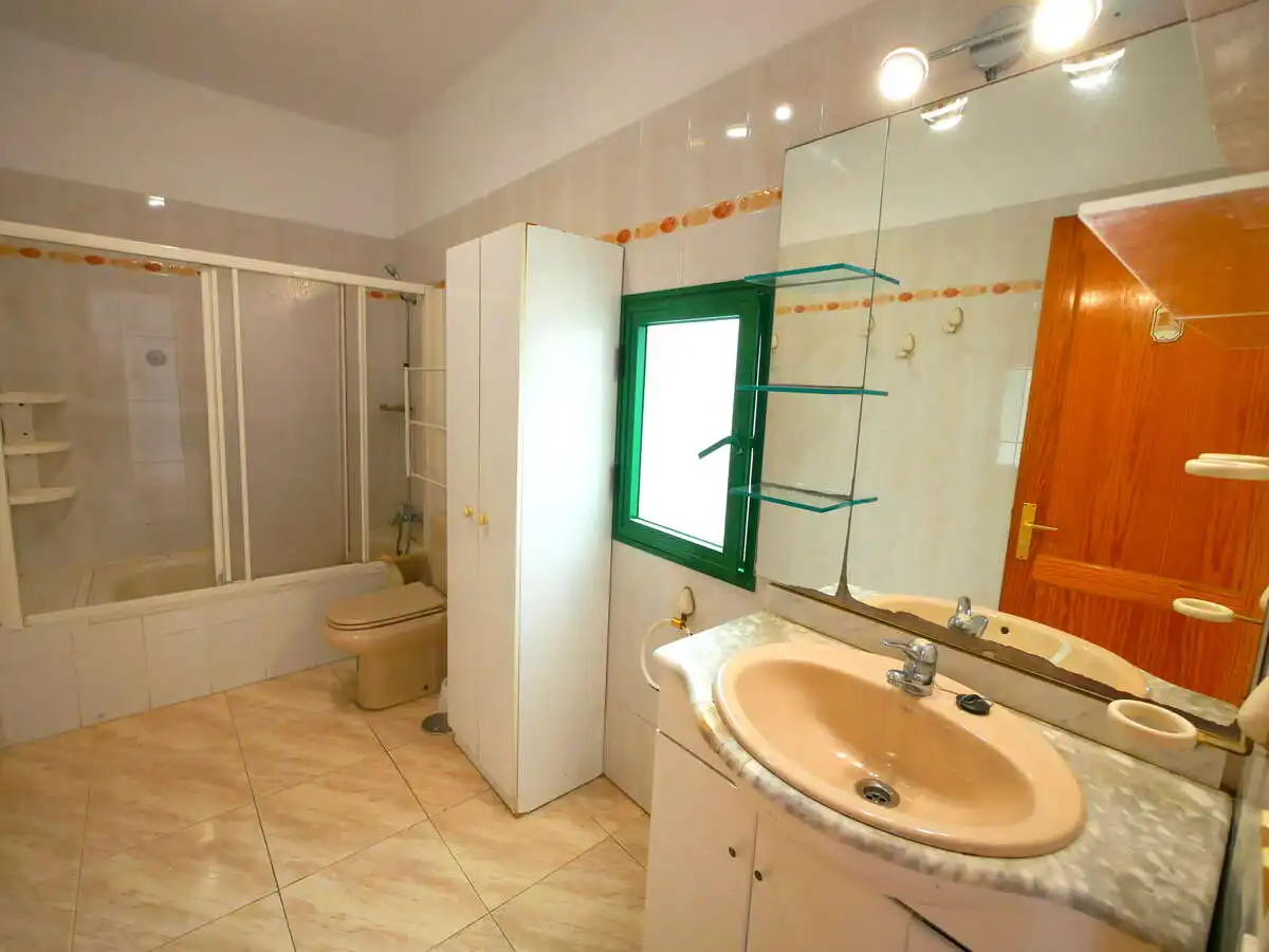 Bathroom of Houses for sale in Haría  with Terrace and Washing machine