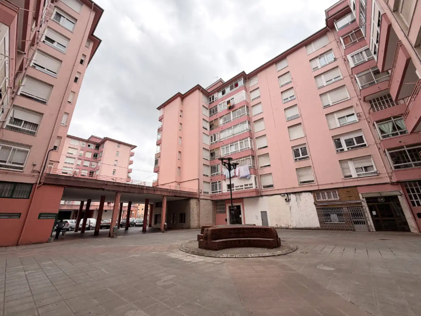 Außenansicht von Wohnung zur Miete in Los Corrales de Buelna  mit Heizung, Privatgarten und Parkett