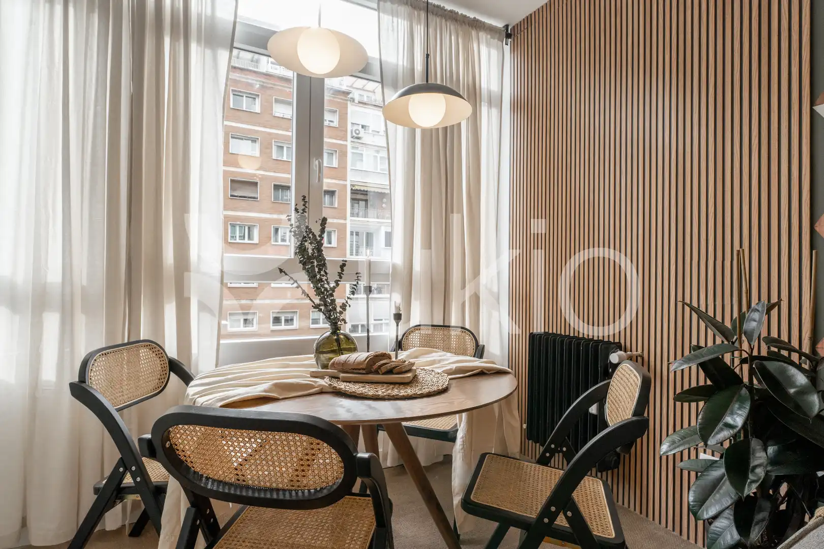 Menjador de Apartament de lloguer en Madrid amb Aire condicionat, Calefacció i Moblat