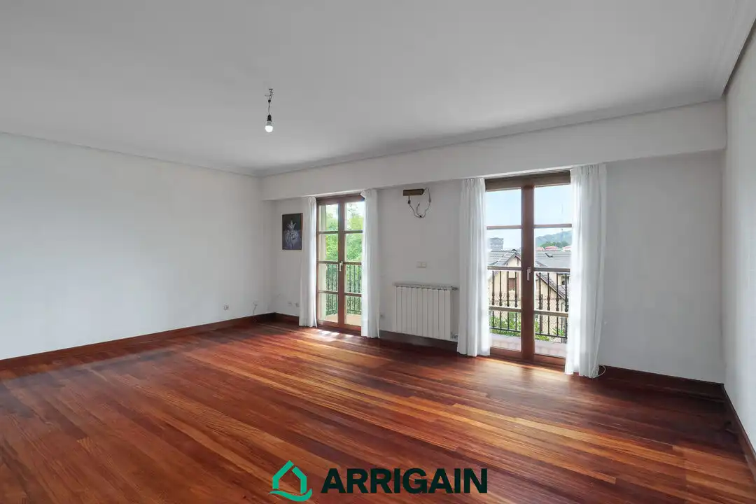 Casa amb terrassa en venda a Tolaregoia 19, imagen 2