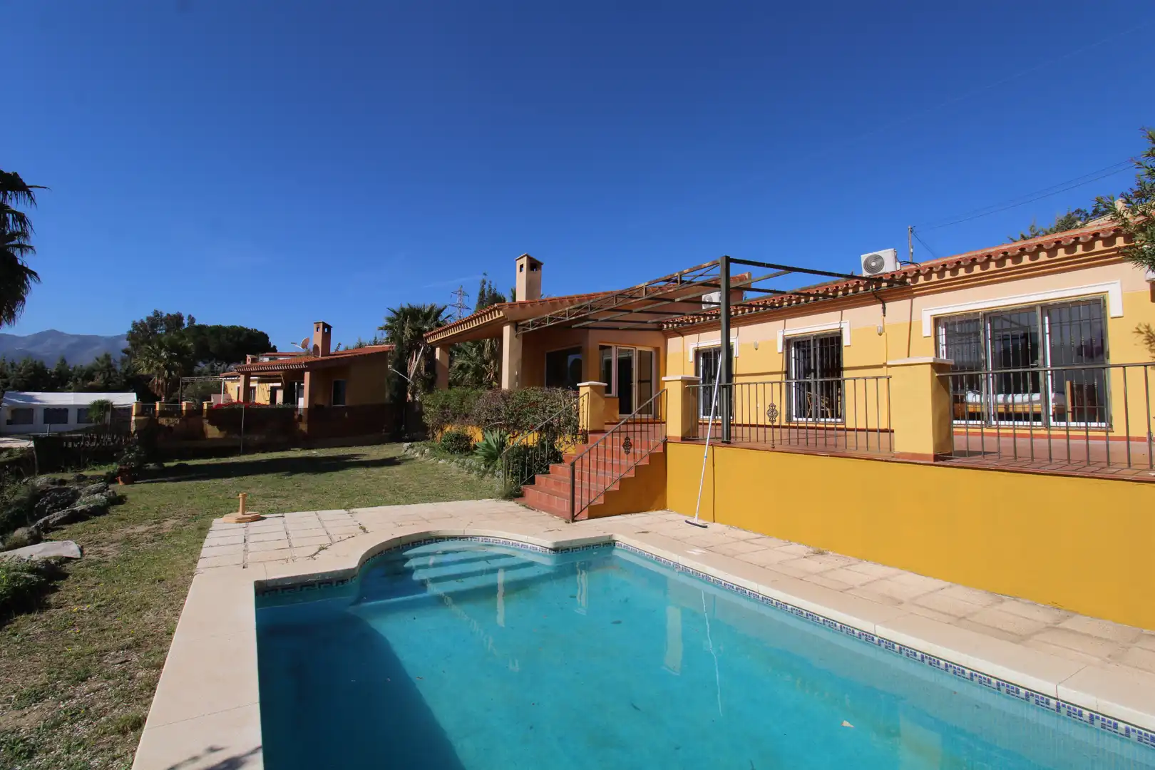 Chalet con terraza en venta en El Romeral - Peñón de Zapata