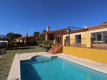 Chalet con balcón en venta en El Romeral - Peñón de Zapata