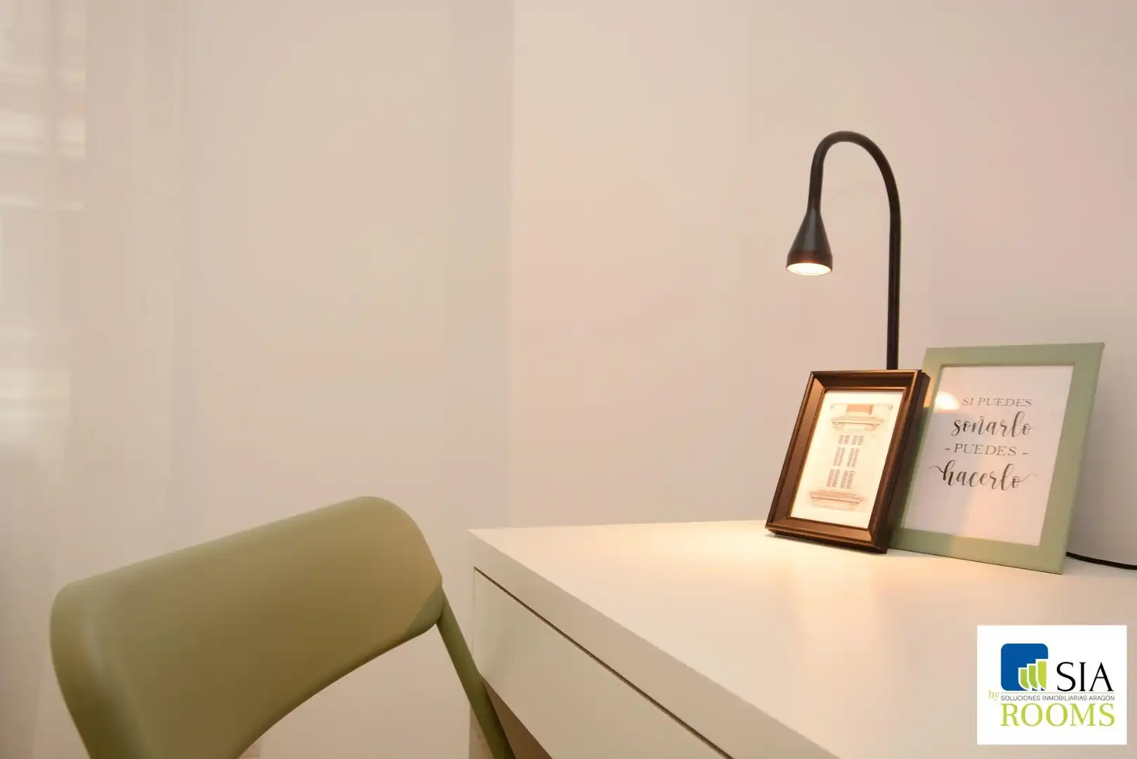 Room in Calle de Pamplona Escudero, 6, Universidad San Francisco