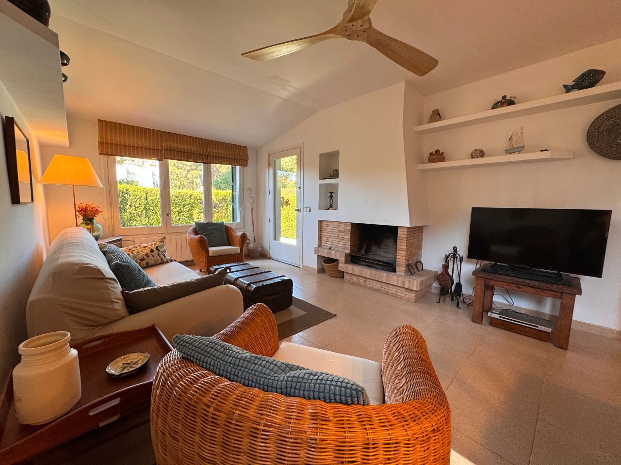 Sala d'estar de Casa o xalet en venda en Palafrugell amb Aire condicionat, Jardí privat i Terrassa