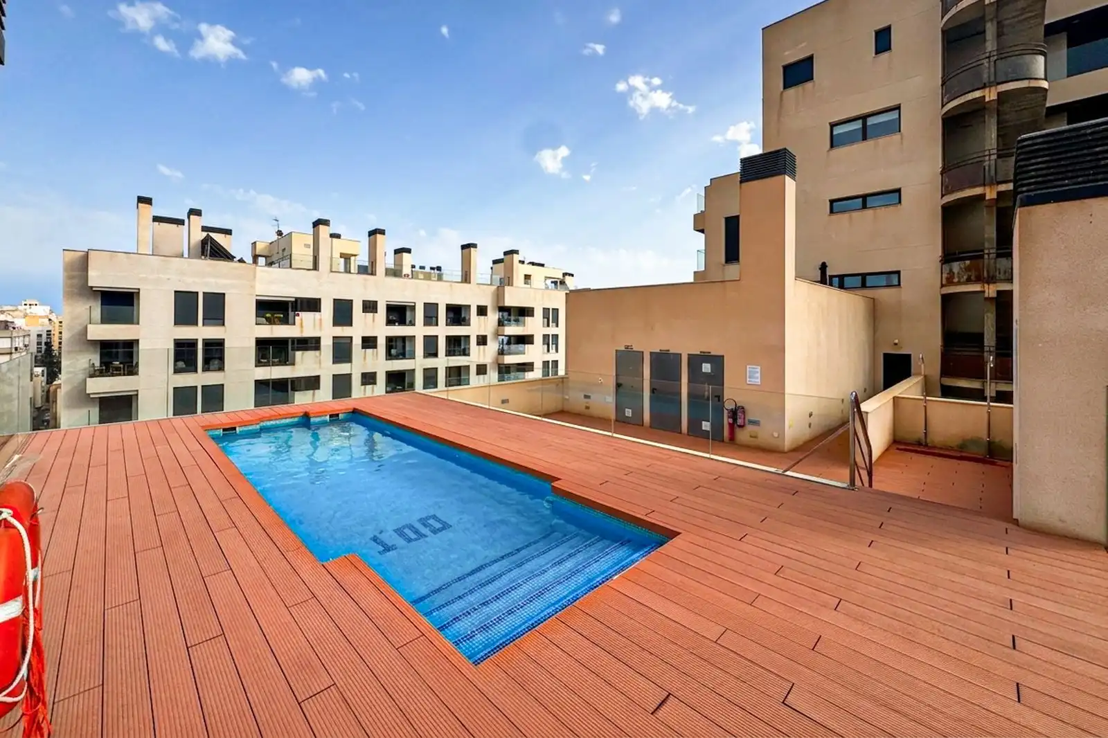 Piscina de Pis en venda en Almería amb Aire condicionat, Calefacció i Terrassa