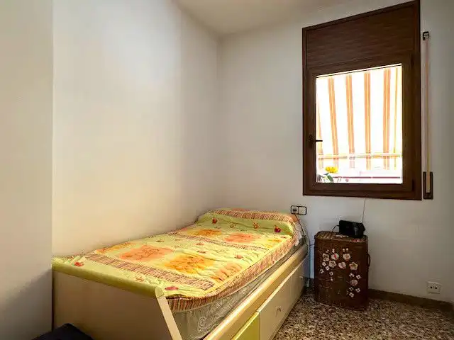 Schlafzimmer von Einfamilien-Reihenhaus zum Verkauf in Sant Boi de Llobregat mit Klimaanlage, Heizung und Terrasse