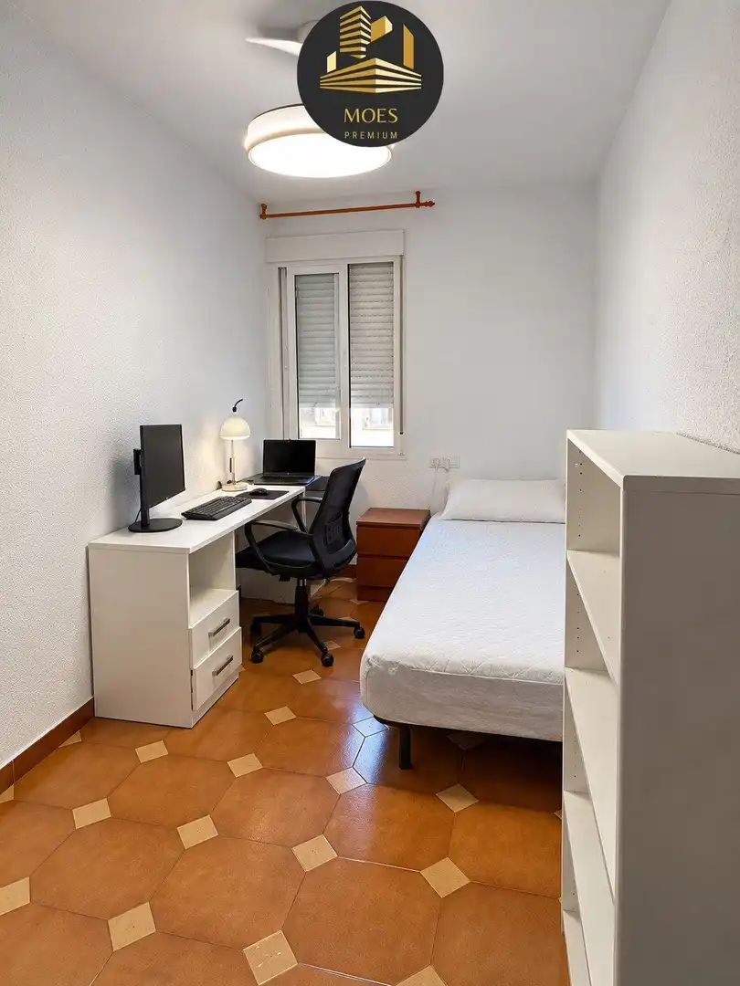 Bedroom of Flat for rent in Avda de Madrid - Pº de la Estación