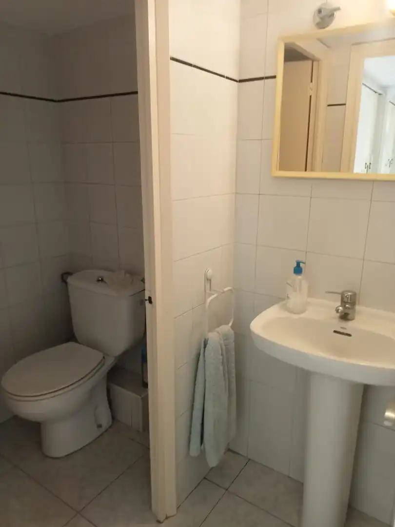 Baño de Local de alquiler en Cornellà de Llobregat con Aire acondicionado