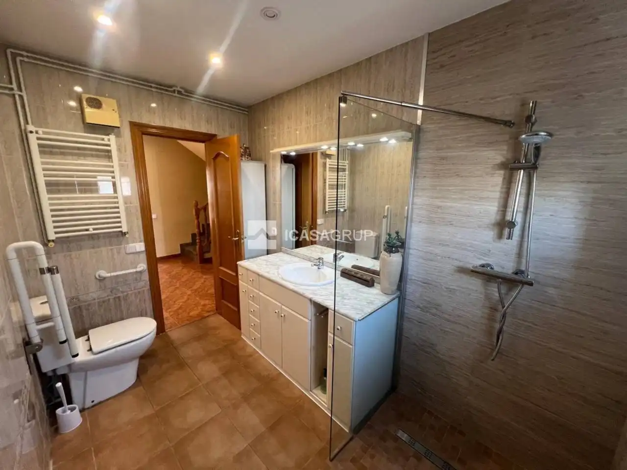 Bathroom of Attic for sale in Rubí  with Air Conditioner, Heating and Private garden