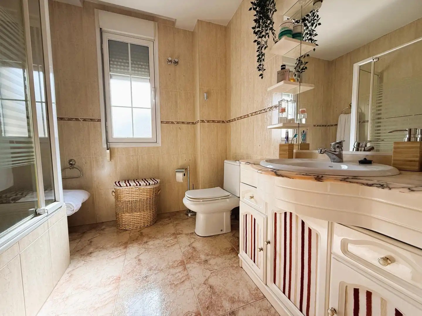 Baño de Casa adosada en venta en Loeches con Calefacción, Jardín privado y Terraza