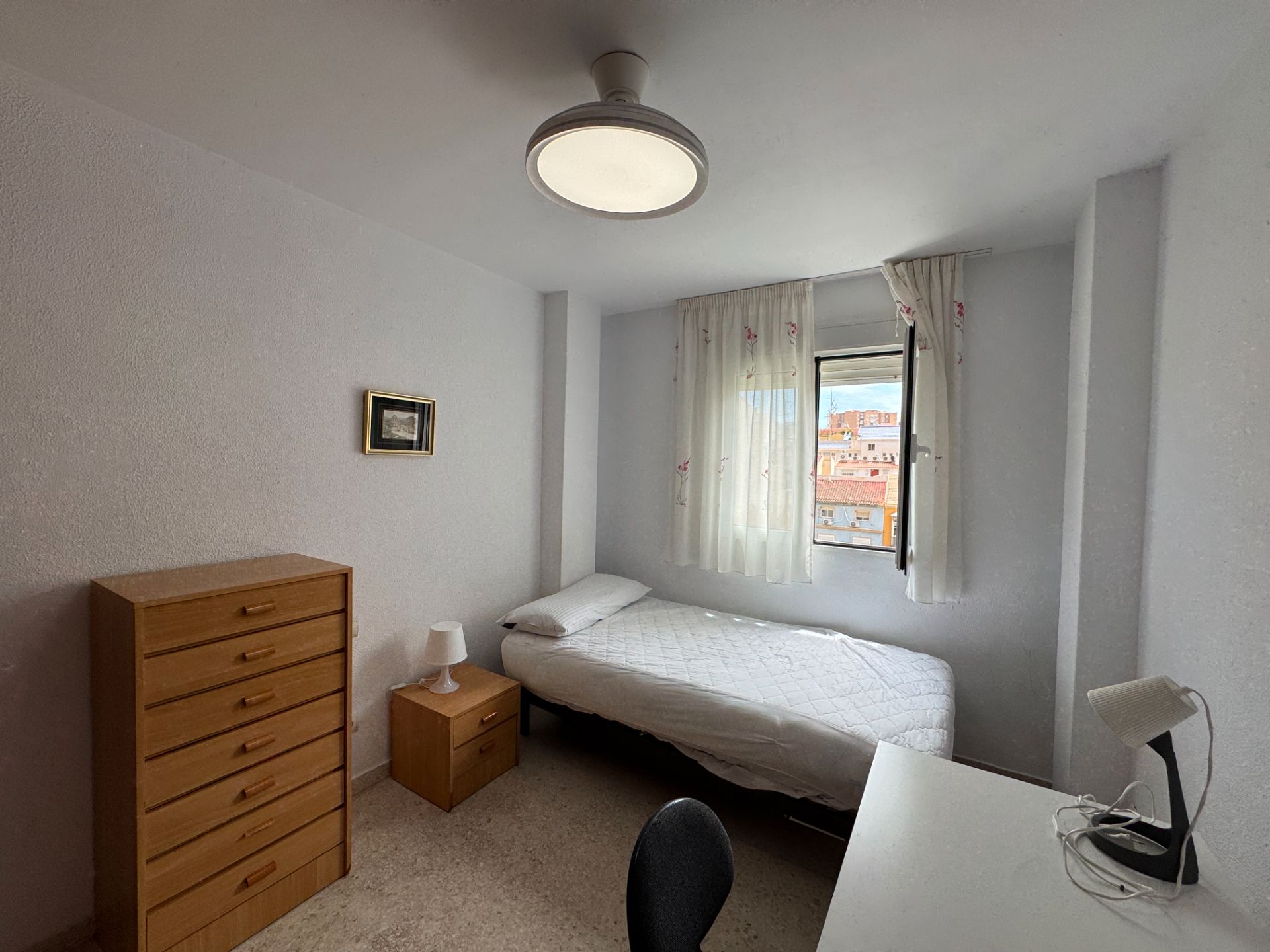Dormitori de Apartament de lloguer en Málaga Capital amb Aire condicionat, Moblat i Microones