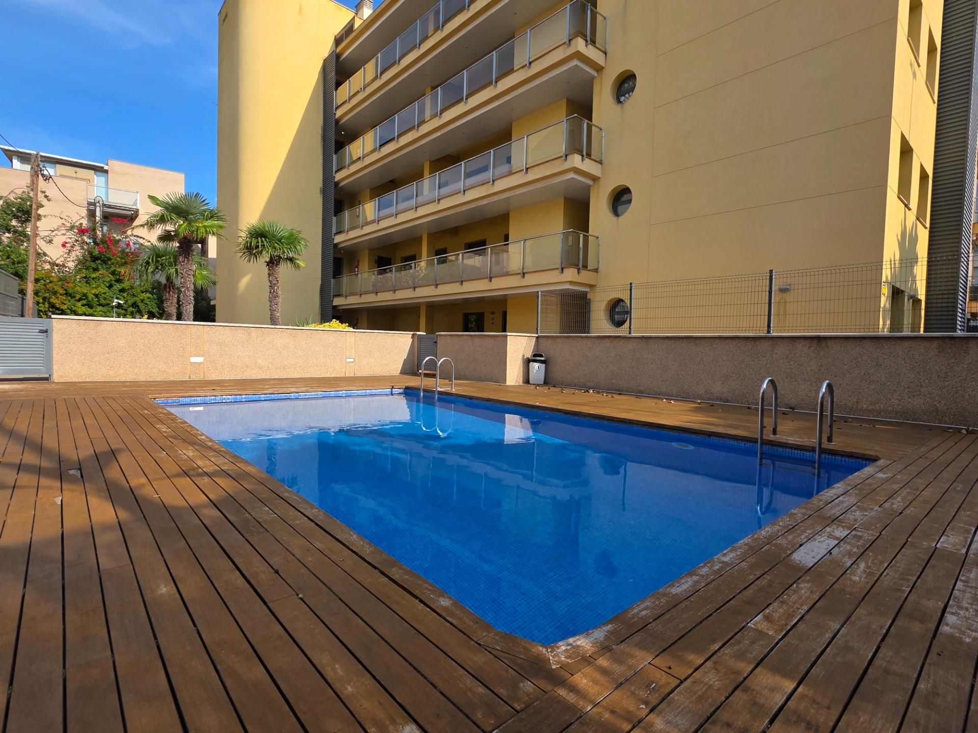 Piscina de Piso en venta en Torredembarra con Aire acondicionado, Calefacción y Jardín privado