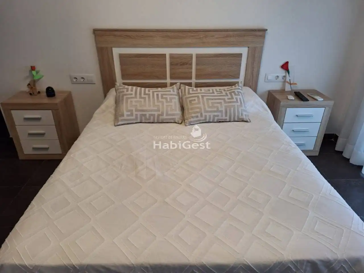 Schlafzimmer von Maisonette zum Verkauf in Sils mit Klimaanlage, Terrasse und Gemeinschaftspool