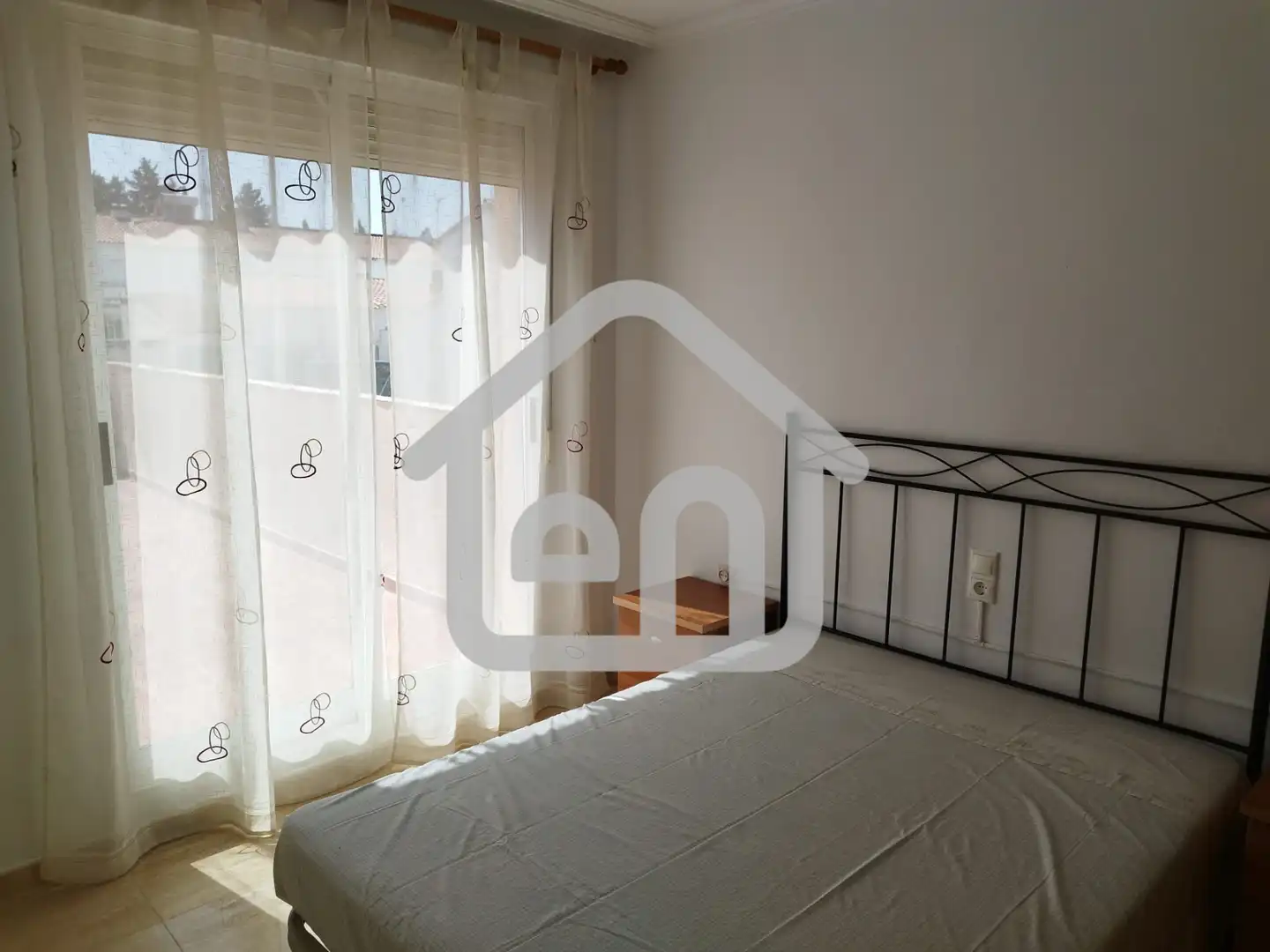 Casa adosada en venta en Calle Bodega, Requena