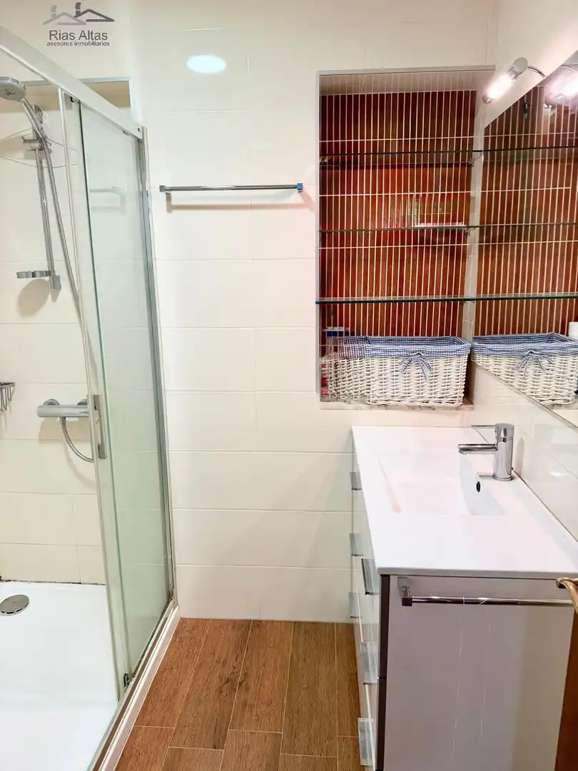 Bathroom of Flat for sale in A Coruña Capital   with Heating and Parquet flooring