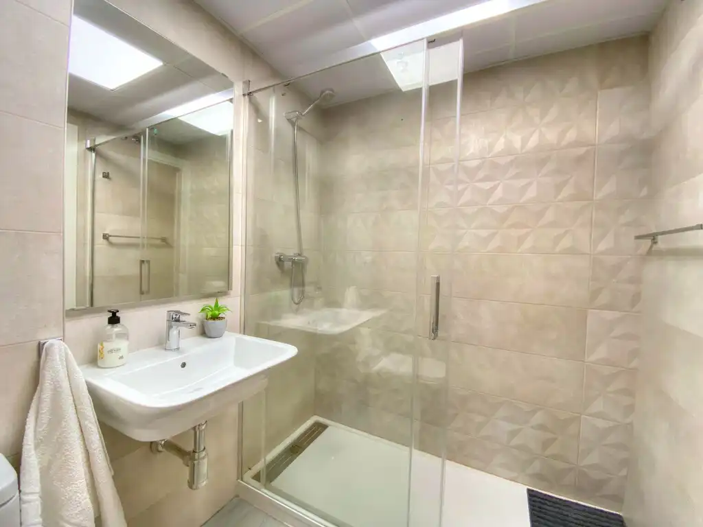 Badezimmer von Wohnungen zur Miete in Vélez-Málaga mit Möbliert und Gemeinschaftspool