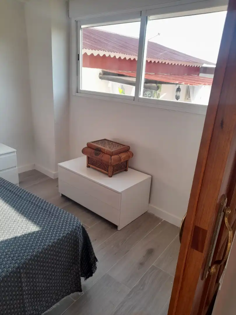 Habitación de Casa o chalet en venta en Brenes con Aire acondicionado, Jardín privado y Piscina