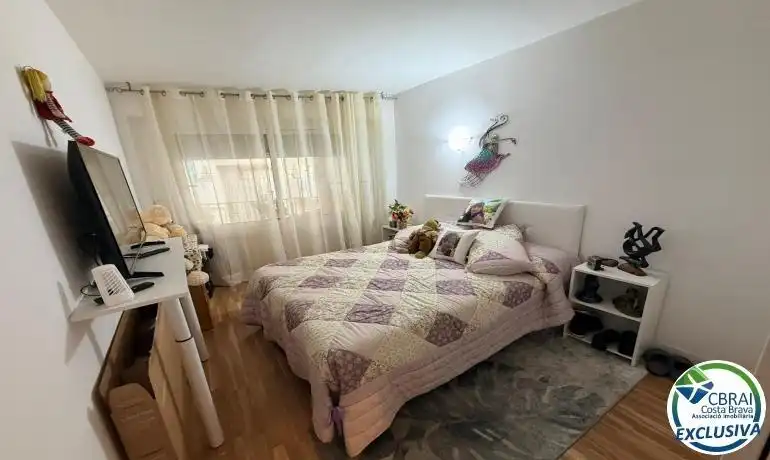 Dormitori de Apartament en venda en Roses amb Aire condicionat, Calefacció i Jardí privat