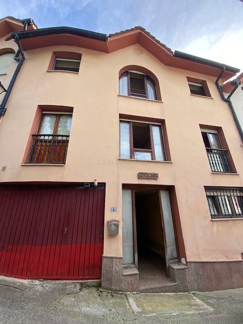 Exterior view of House or chalet for sale in Usurbil  with Oven, Washing machine and Microwave