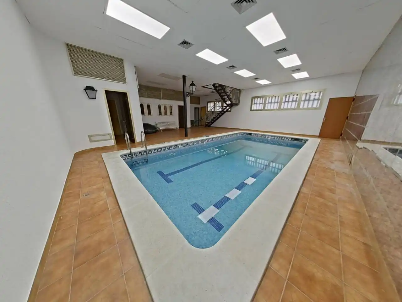Piscina de Casa adosada en venda en Centre