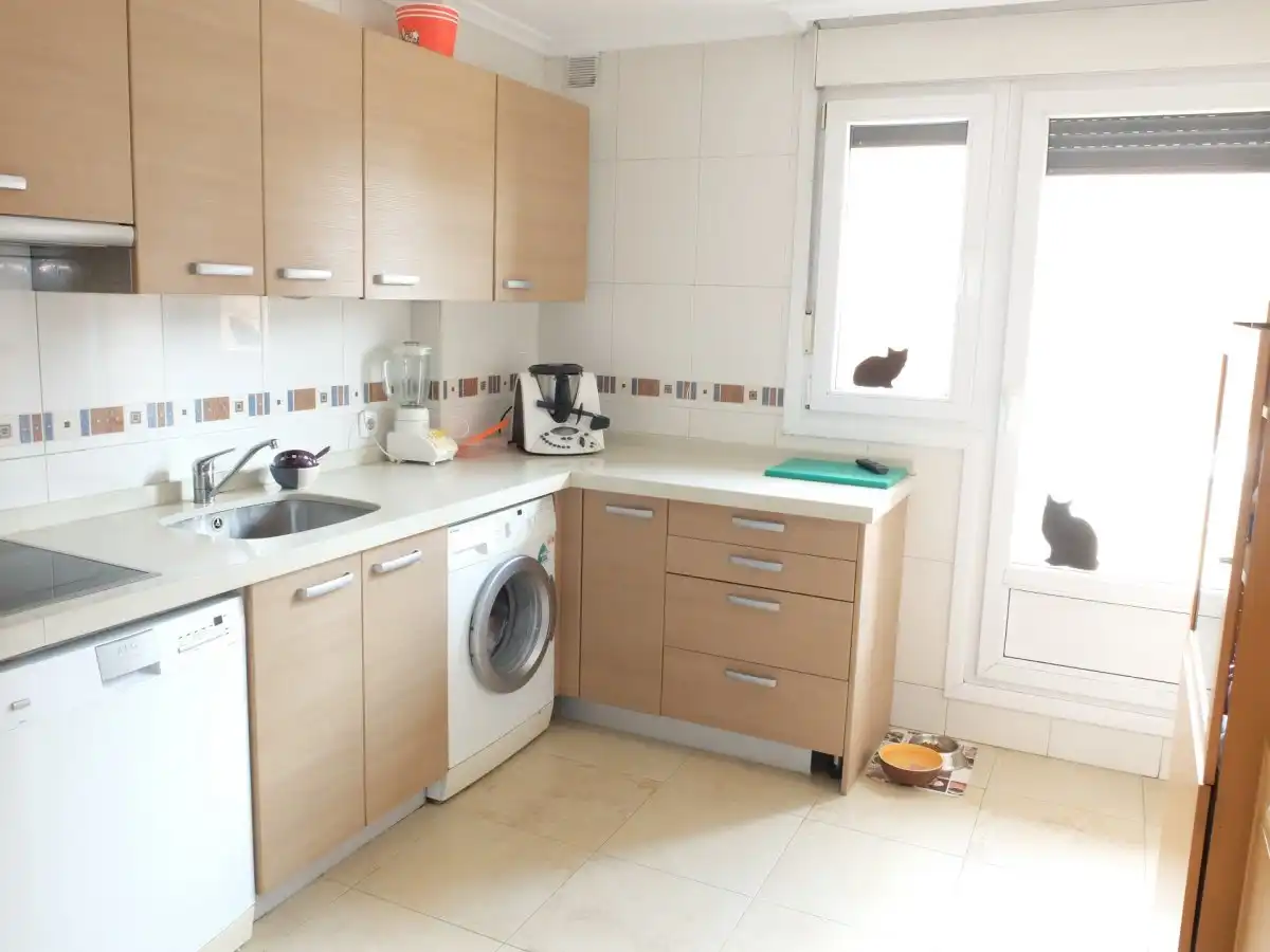 Cocina de Casa adosada en venta en Laguna de Duero con Calefacción, Terraza y Trastero