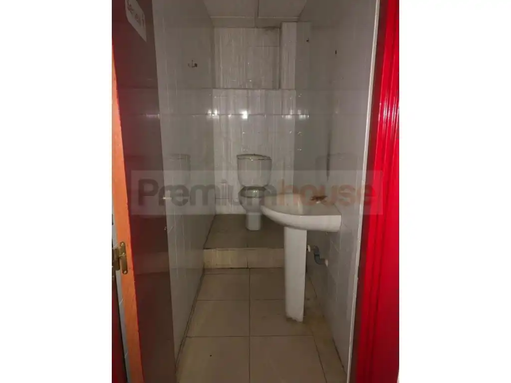 Badezimmer von Geschaftsraum zum Verkauf in Olesa de Montserrat