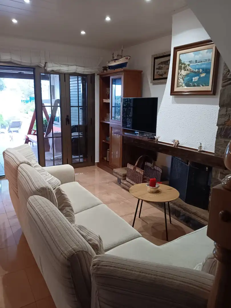 Casa o xalet de lloguer a Avinguda del Rosselló, Torre Valentina - Mas Vilar de La Mutxada - Treumal