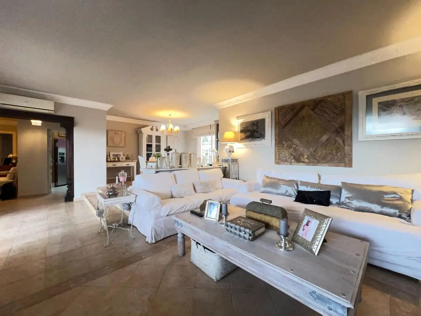 Sala d'estar de Casa o xalet en venda en Alhaurín de la Torre amb Aire condicionat, Jardí privat i Terrassa