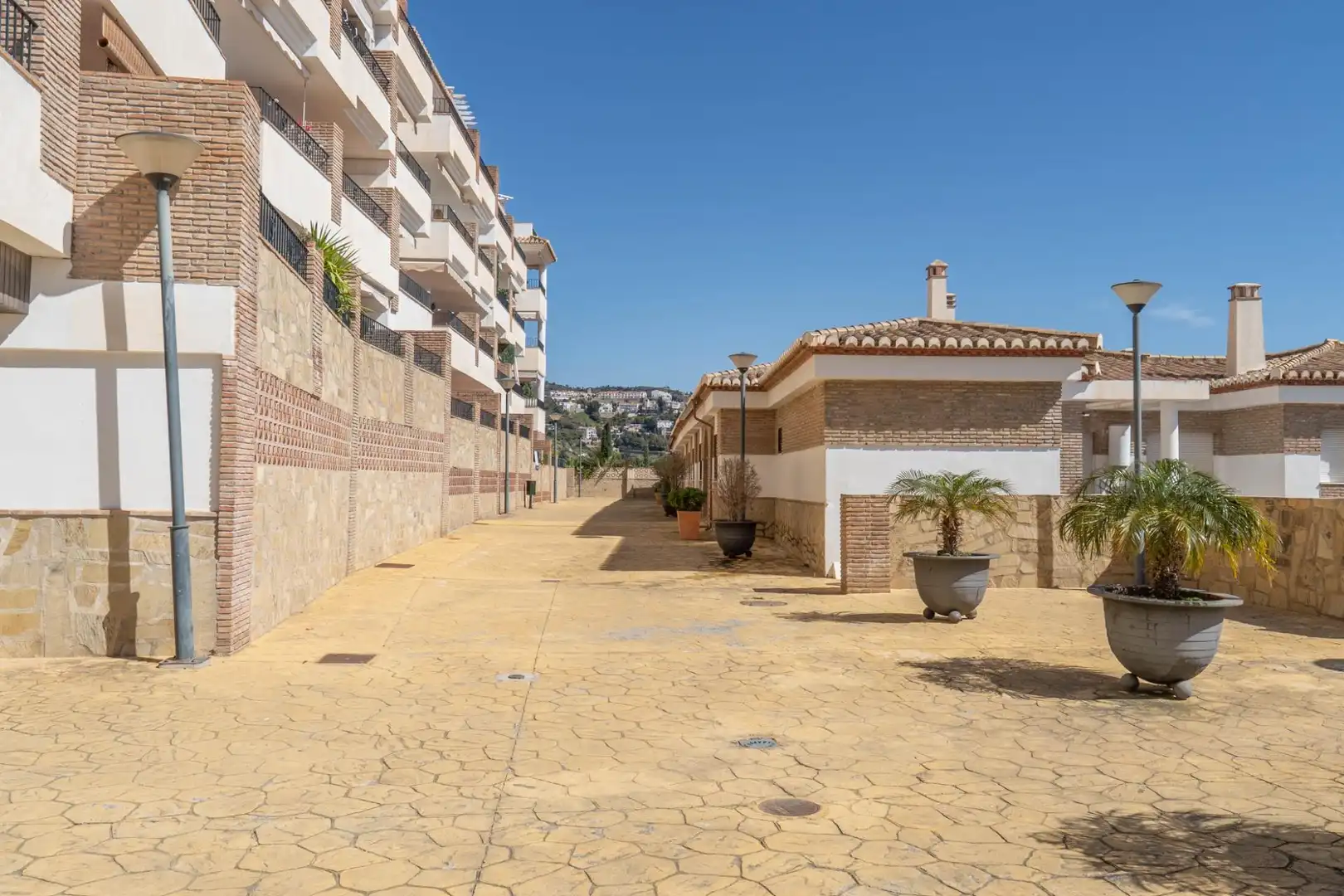 Vista exterior de Apartamento en venta en Almuñécar con Jardín privado, Terraza y Piscina comunitaria