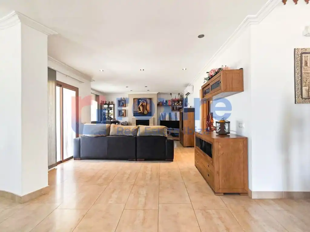 Sala d'estar de Casa o xalet en venda en Sant Josep de sa Talaia amb Aire condicionat, Jardí privat i Terrassa