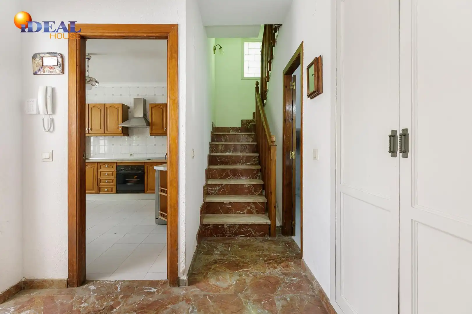 Casa o chalet en venta en Ogíjares con Jardín privado, Terraza y Balcón