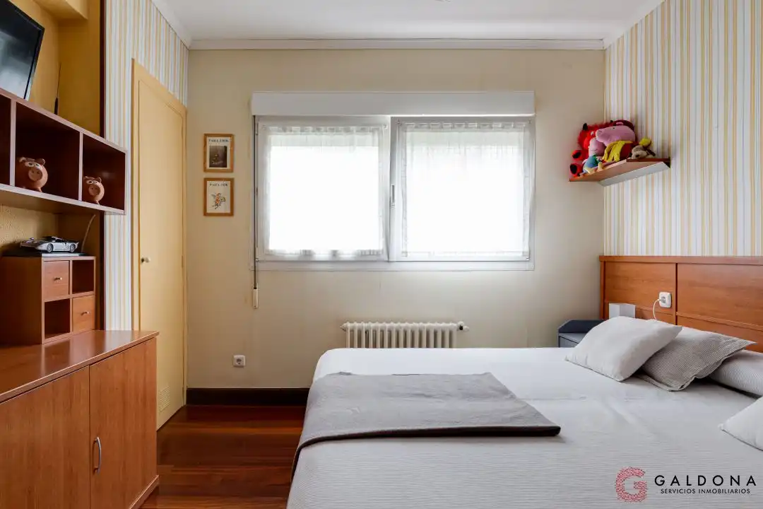 Dormitori de Casa adosada en venda en Donostia - San Sebastián  amb Aire condicionat, Calefacció i Jardí privat