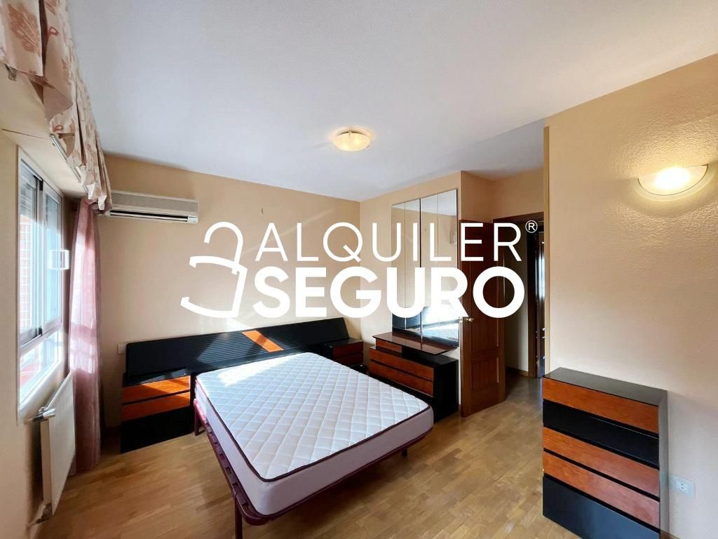 Bedroom of Attic to rent in  Madrid Capital  with Air Conditioner, Heating and Terrace