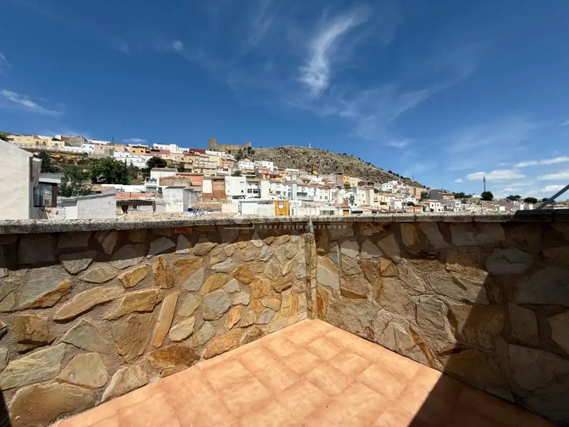 Vista exterior de Casa adosada en venda en Jaén amb Terrassa
