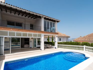 Casa amb balcó en venda a Elviria - Cabopino