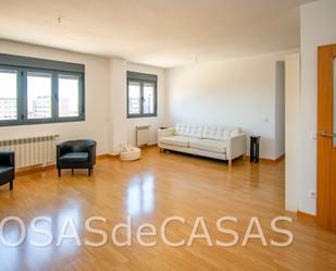 Sala d'estar de Pis en venda en  Madrid Capital
