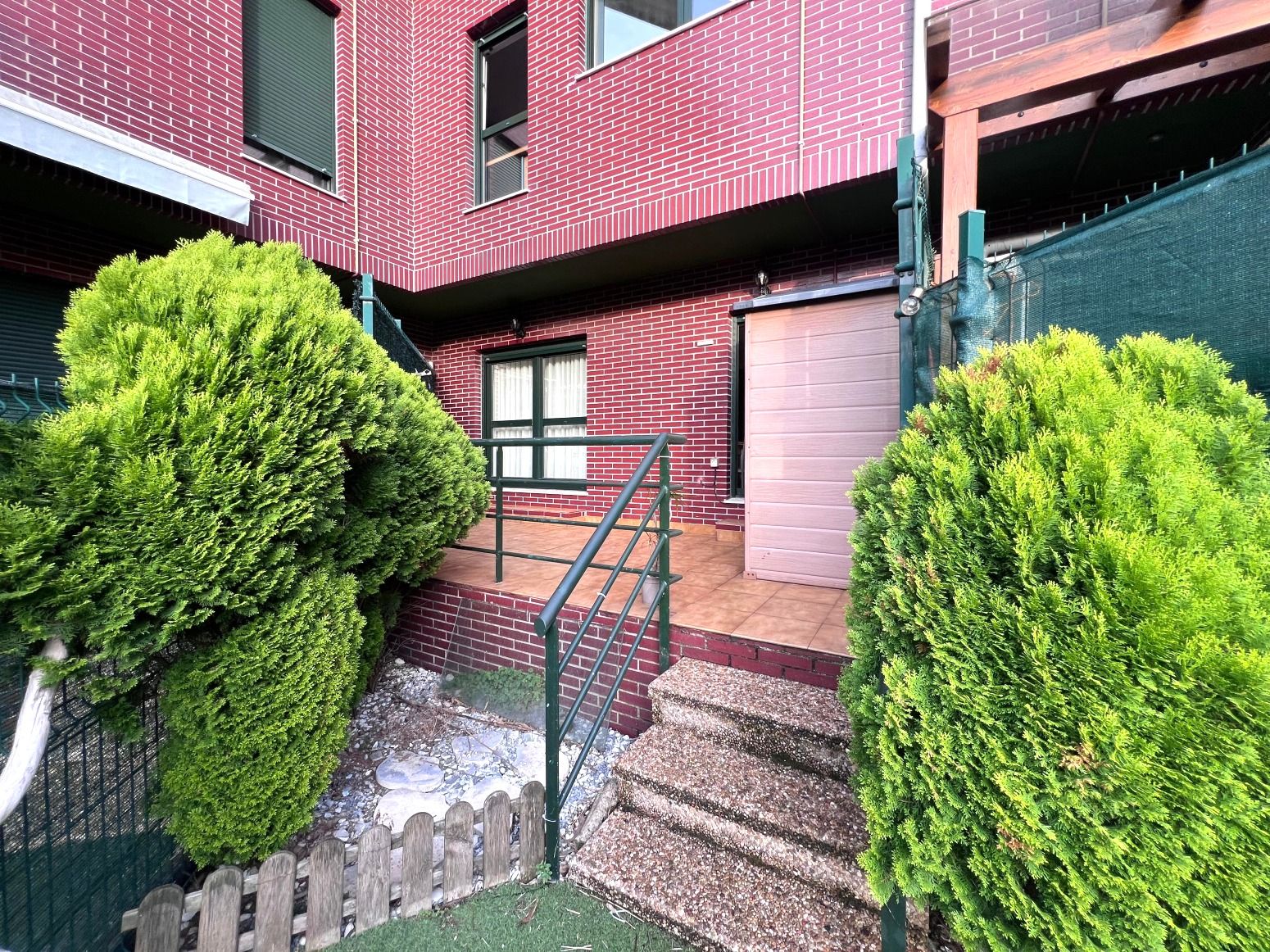 Vista exterior de Pis en venda en Castrillón amb Calefacció, Jardí privat i Parquet