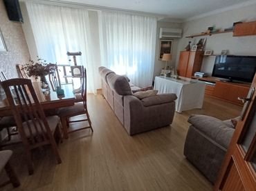 Casa amb jardí en venda a Avenida Juan Carlos I