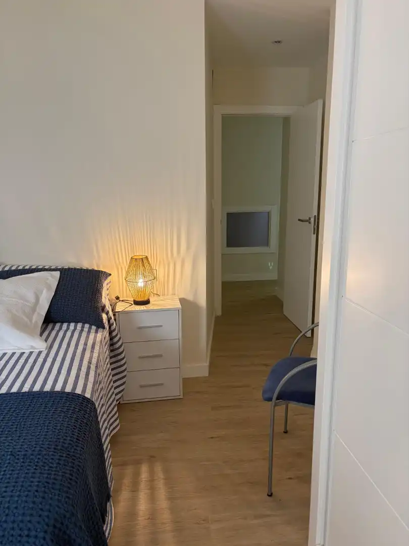 Schlafzimmer von Wohnungen zur Miete in Cangas  mit Möbliert, Ofen und Waschmaschine