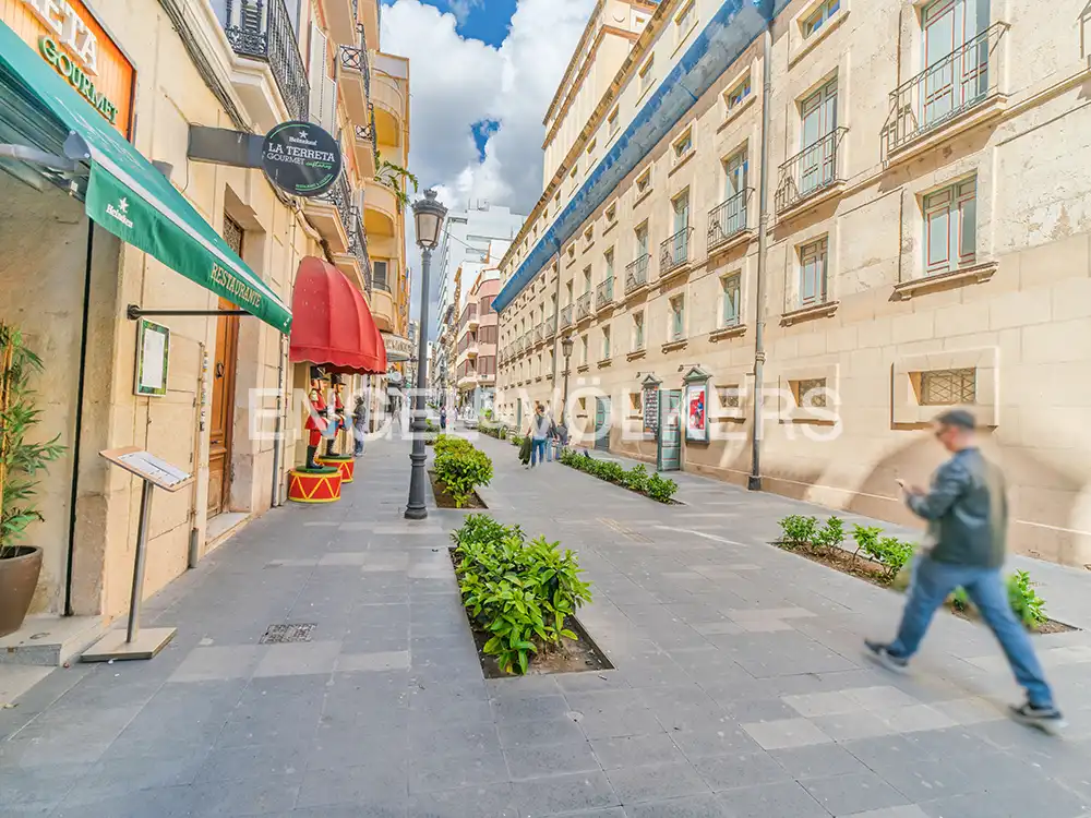 Außenansicht von Dachboden zur Miete in Alicante / Alacant mit Klimaanlage, Heizung und Terrasse