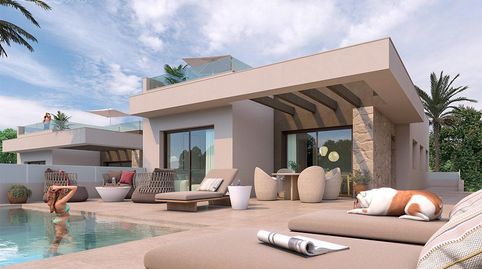 Villas en una sola planta con 4 dormitorios, sótano y piscina privada en Benijófar